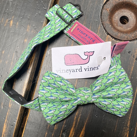 Vineyard Vines School of Sharks Bow Tie - Picture 1 of 10